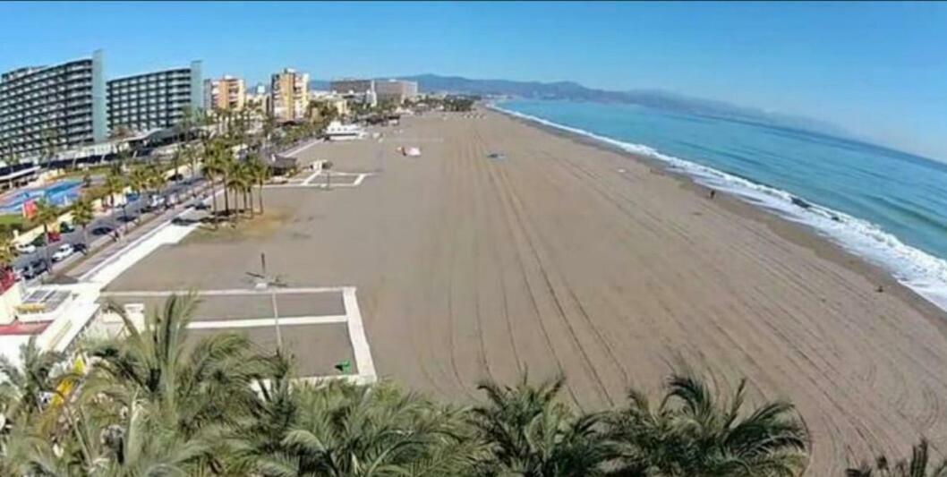 Apartamento En La Playa 托雷莫利诺斯 外观 照片